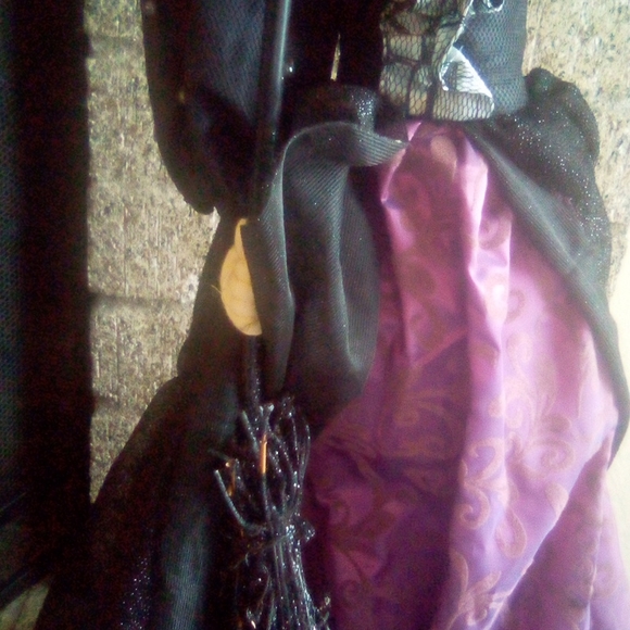 Wicked Webster's Witch Doll Decor - Picture 12 of 16